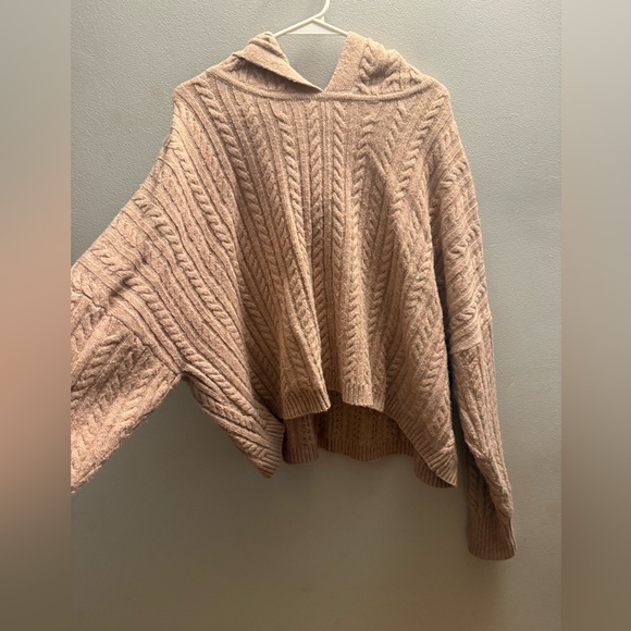 Express Women’s Large Pink Cable Knit Hooded Oversized Cropped Sweater - Picture 2 of 4